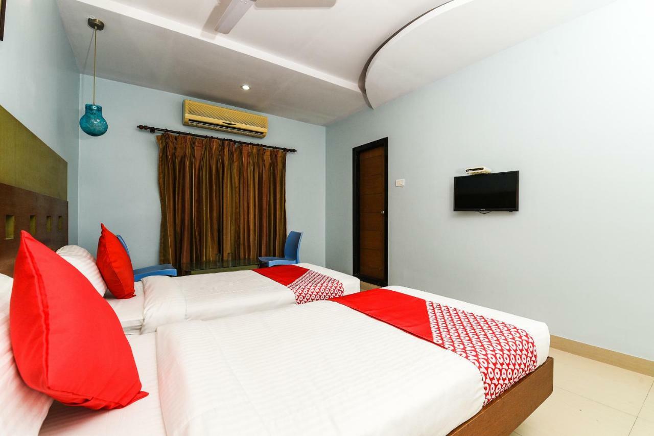 Balaji Grand Hotel Kakinada Exterior photo