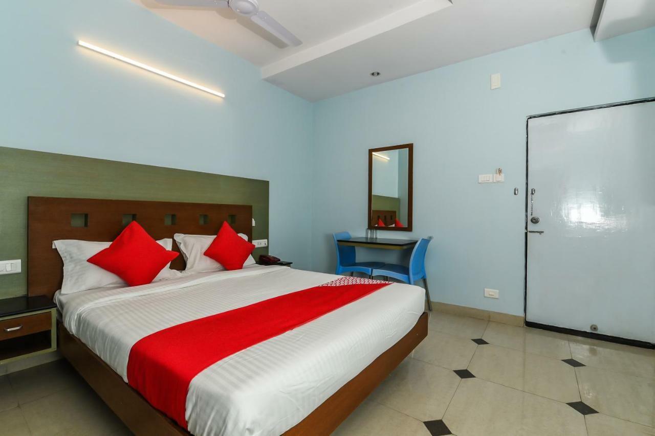 Balaji Grand Hotel Kakinada Exterior photo