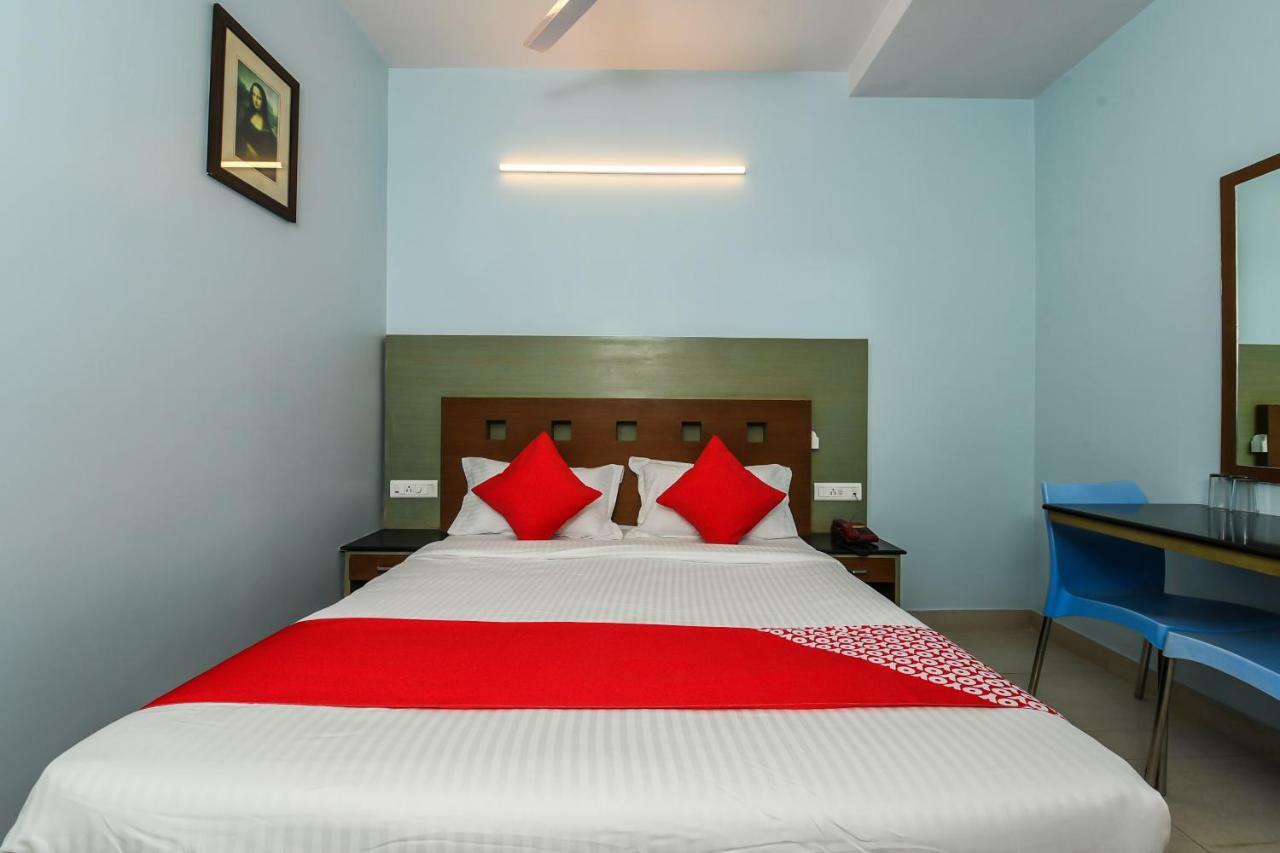 Balaji Grand Hotel Kakinada Exterior photo