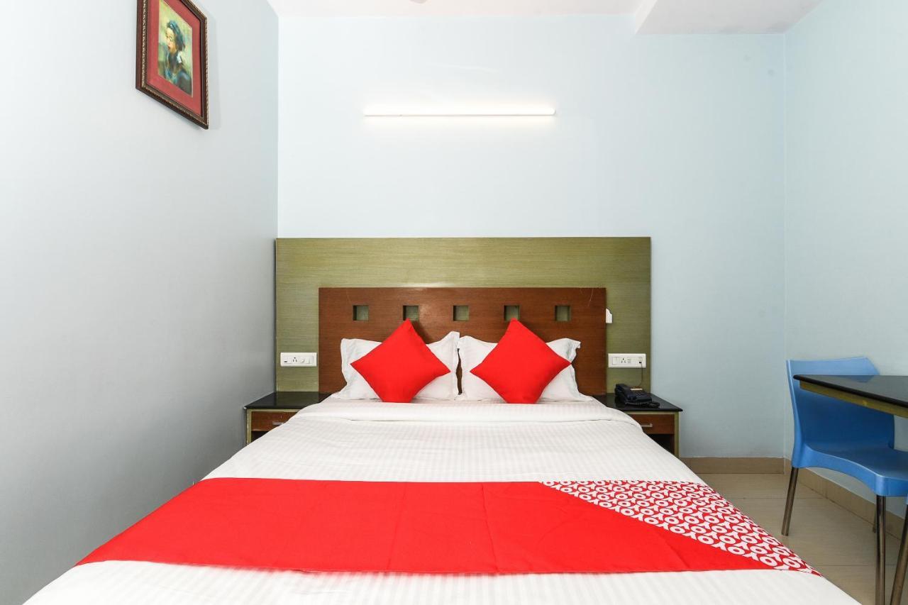 Balaji Grand Hotel Kakinada Exterior photo