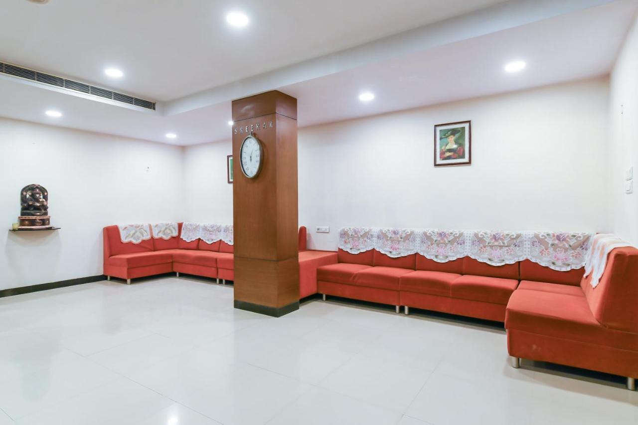 Balaji Grand Hotel Kakinada Exterior photo